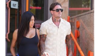 Reality TV star Stephen Bear has admitted to violating sex offender registry rules, pleading guilty to five counts of doing so.