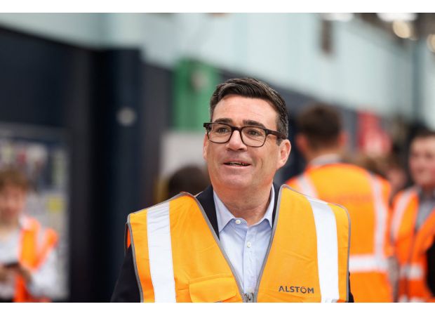 Labour must increase their recruitment of builders by 300 per day in order to meet their housing goal, even though the current number of builders is decreasing.