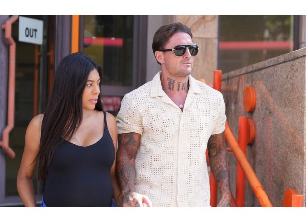 Reality TV star Stephen Bear has admitted to violating sex offender registry rules, pleading guilty to five counts of doing so.