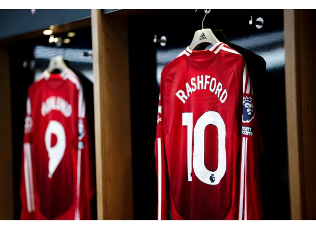 Man Utd suggest change to Marcus Rashford's jersey number, possibly indicating he will stay with the team.