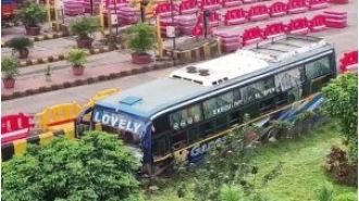 A bus in Tangi swerves off the road, leaving two in critical condition.
