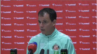 Le Bris predicts Arsenal will have a strong performance against Sunderland in the Premier League.