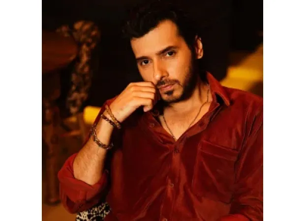 Divyenndu credits Shraddha Kapoor for his Instagram account creation.