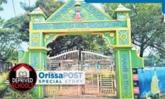 Poor schools: Students walk for free meals; school lacks basic facilities.