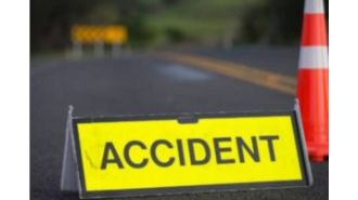 Traveller van crashes into trailer truck while overtaking, killing three and injuring 18.