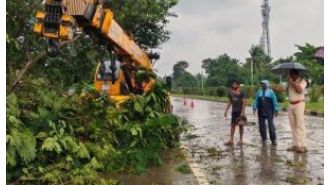 Cyclone Arnab hits Andhra coast; southern Odisha is on high alert