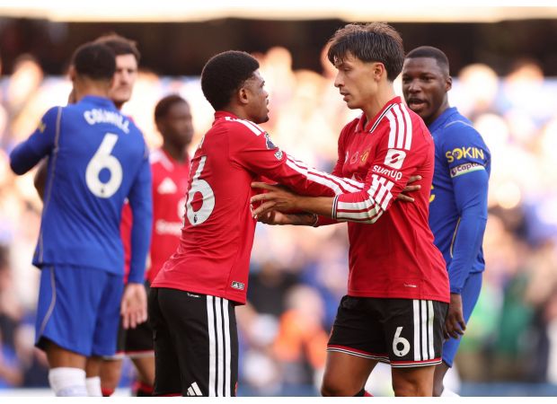 Schmeichel slams a United player as “disgraceful” after the Chelsea loss, saying he’s not right for the team.