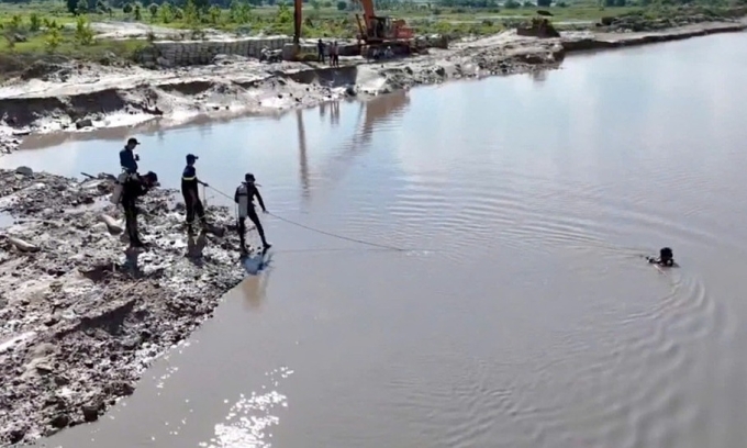 Worker washed away in river