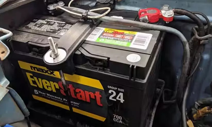 Batteries of 5 parked trucks stolen