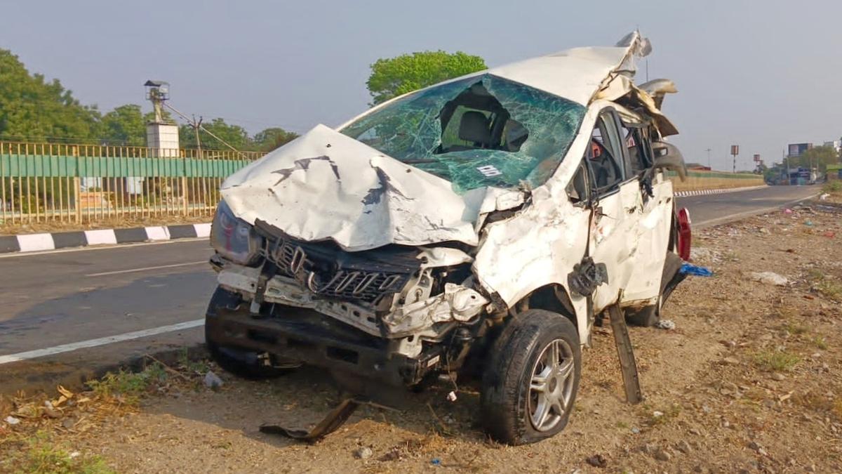 Innova car hits tree, one dies on the spot