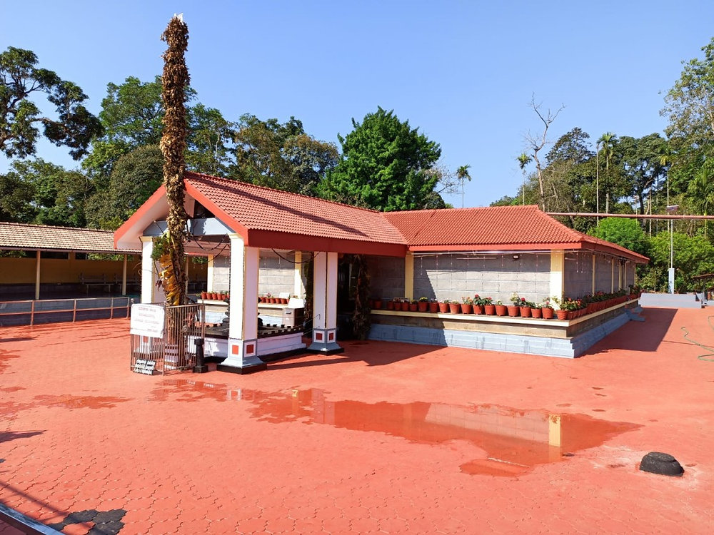 MLA Ponnanna couple visit Mrutyunjaya temple