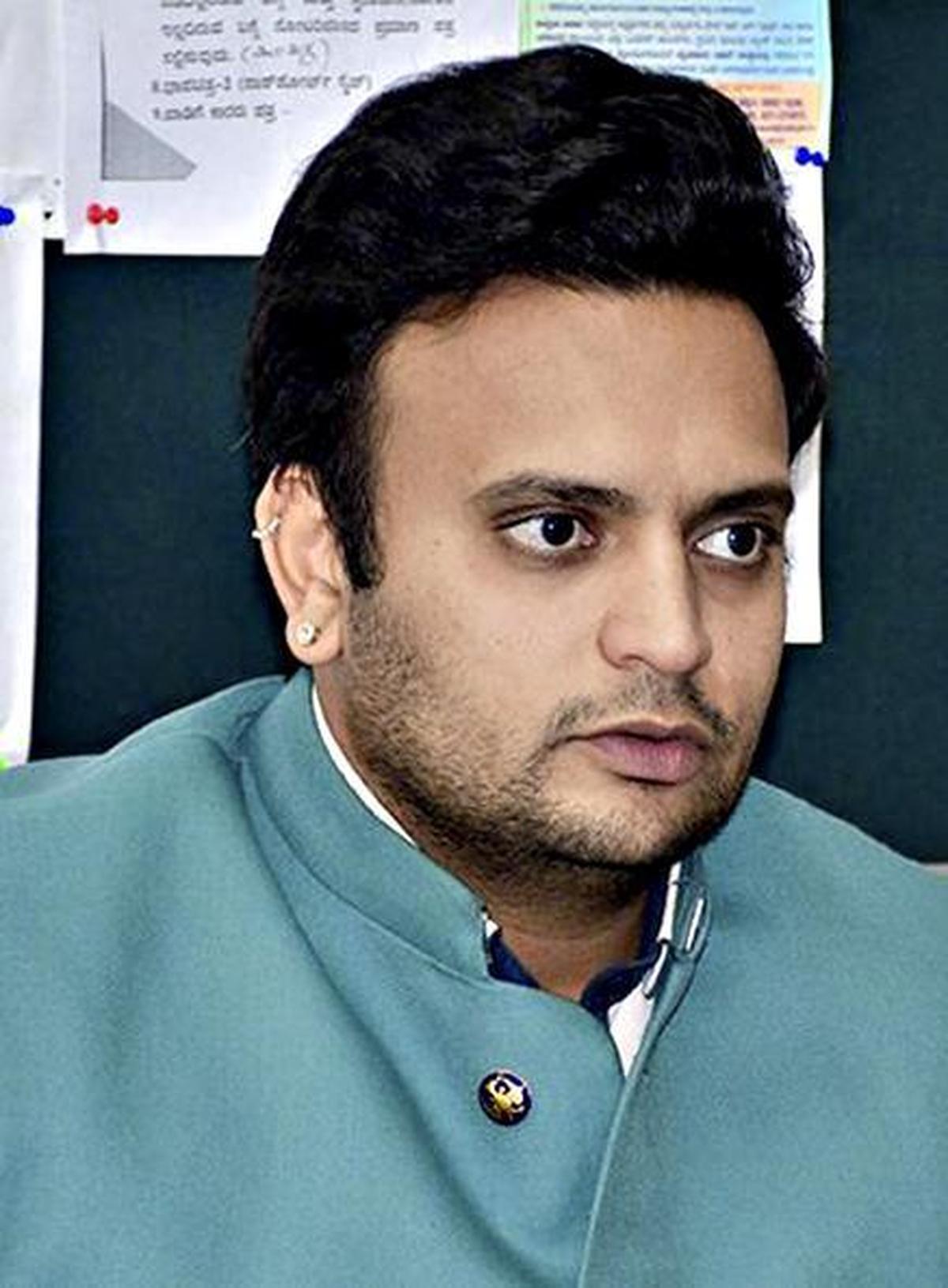 Yaduveer appeals for the start of a full-fledged Passport Seva Kendra