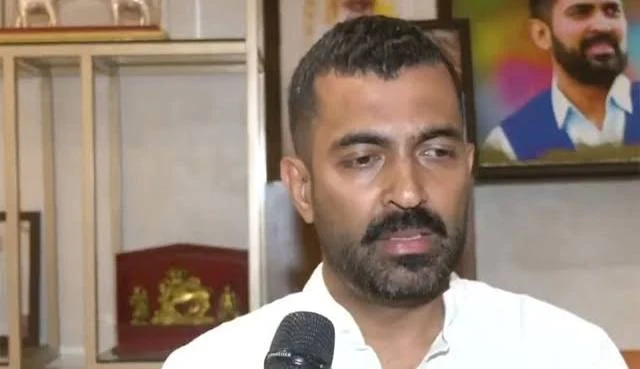 MLA Dr Mantar Gowda offers clean quality food to tourists